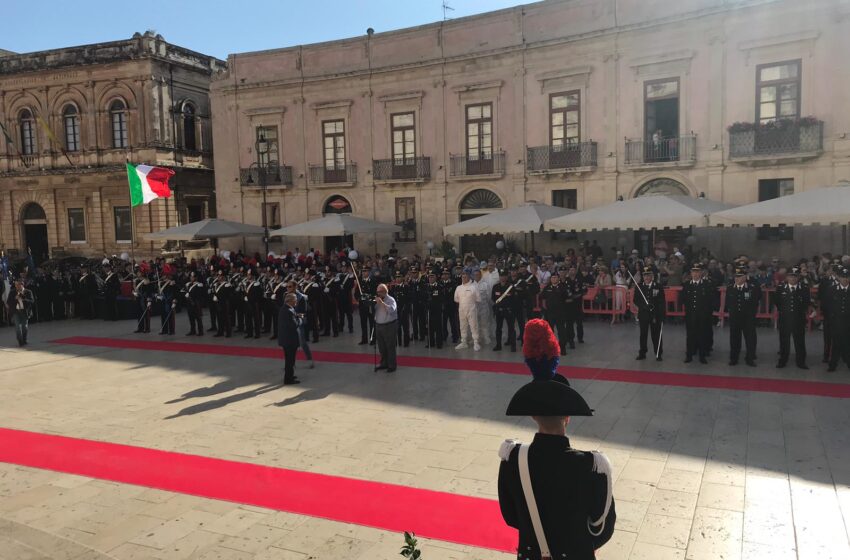  Siracusa. In piazza Duomo celebrata la Festa dei Carabinieri: il video