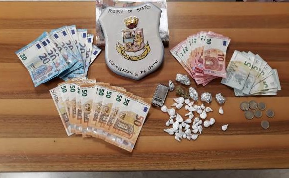  Operazione Antidroga: 17enne prova a ingoiare 37 dosi di cocaina, due arresti