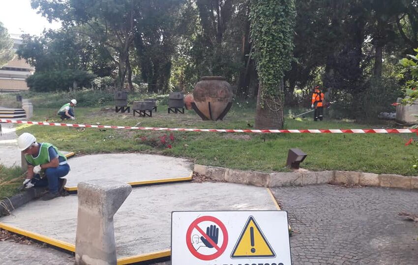  Siracusa. I Forestali in soccorso del parco del museo Paolo Orsi: diserbo e pulizia