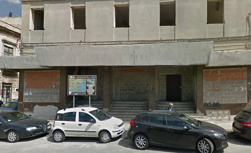  Siracusa. L’ordine di Palazzo Vermexio: “sgomberare porticato dell’ex scuola-albergo”