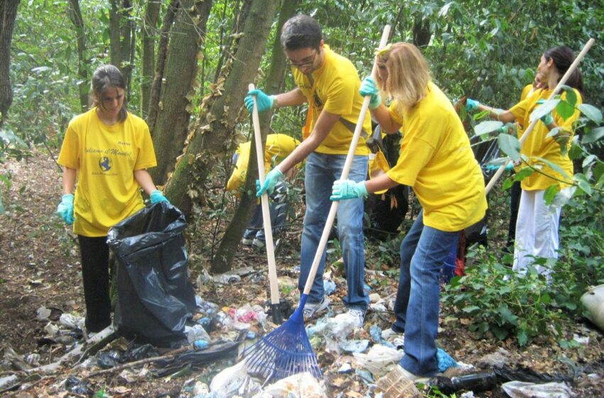  Solarino. “Puliamo il mondo”, i volontari ripuliscono il parco Cutuli di via Buozzi