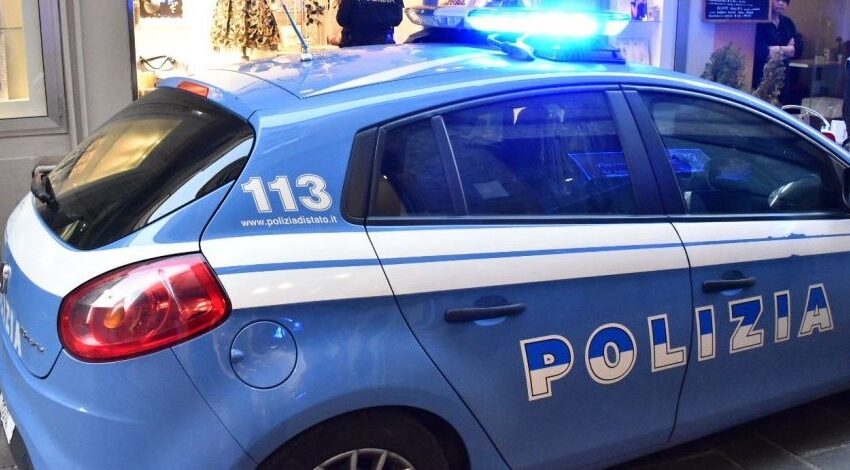  Siracusa. Ruba scarpe: arrestata. Ma gli agenti le regalano calzature e vestitini da bimbo