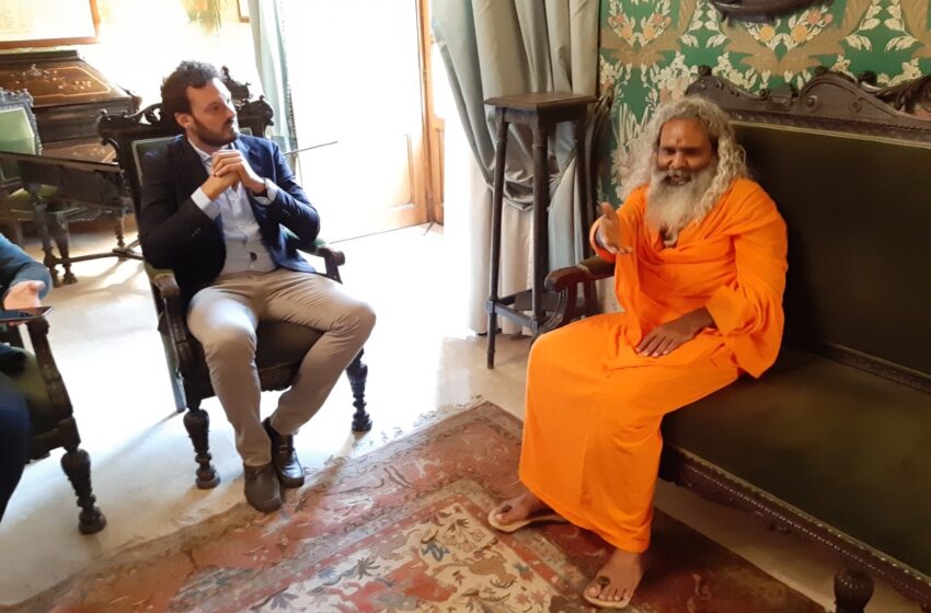  Siracusa scopre lo spiritualismo indiano: il maestro Ananda Saraswati incontra il sindaco