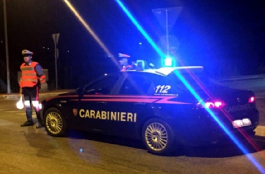  Bomba contro stazione di servizio, l'esplosione danneggia il bar: indagano i Carabinieri