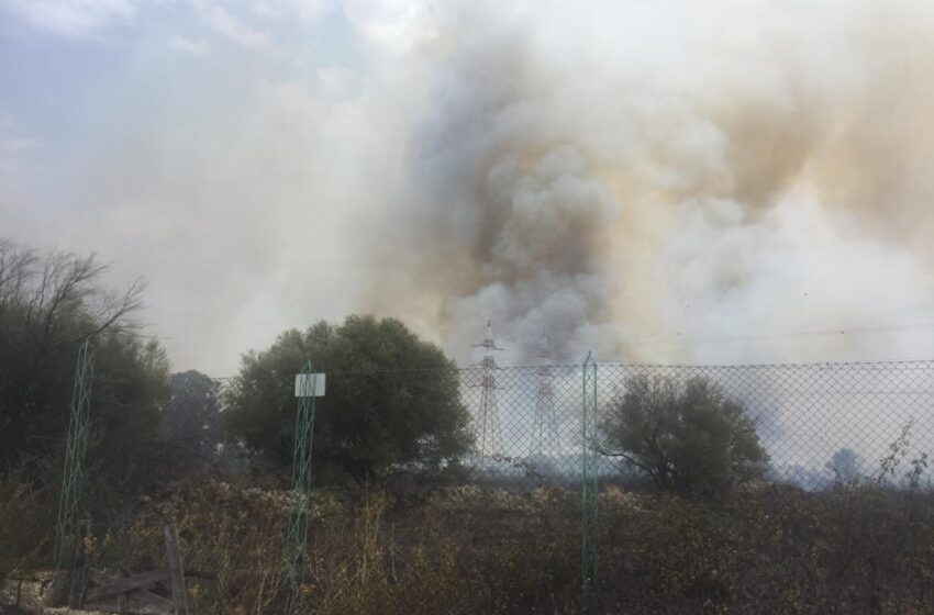  Vasto incendio tra Priolo e Siracusa, le fiamme vicino alla centrale Archimede e Ciapi