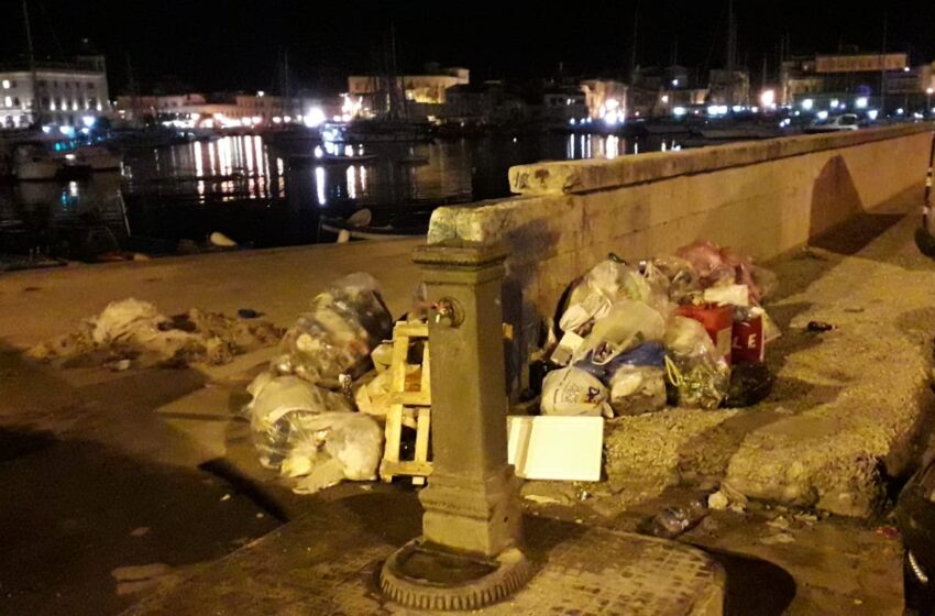 Siracusa. Sbarcadero, tolti i camper il problema è adesso la spazzatura abbandonata
