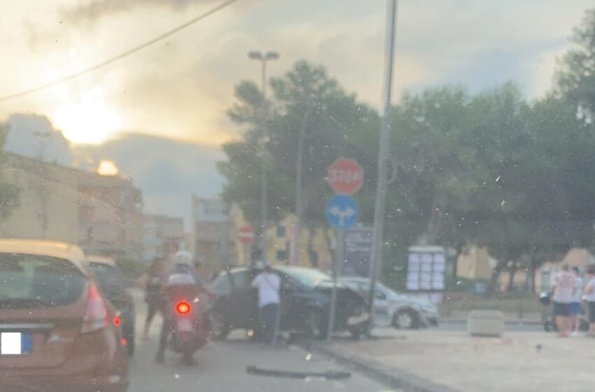  Siracusa. Incidente in via Antonello da Messina: ma non doveva cambiare la circolazione?