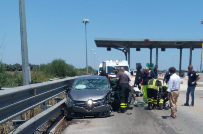  Incidente al casello di Cassibile dell’autostrada Siracusa-Gela: auto contro il guardrail