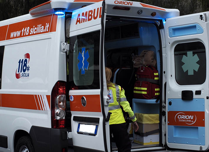  Incidente sul lavoro a Portopalo: volo di 4 metri per un operaio 35enne, varie fratture