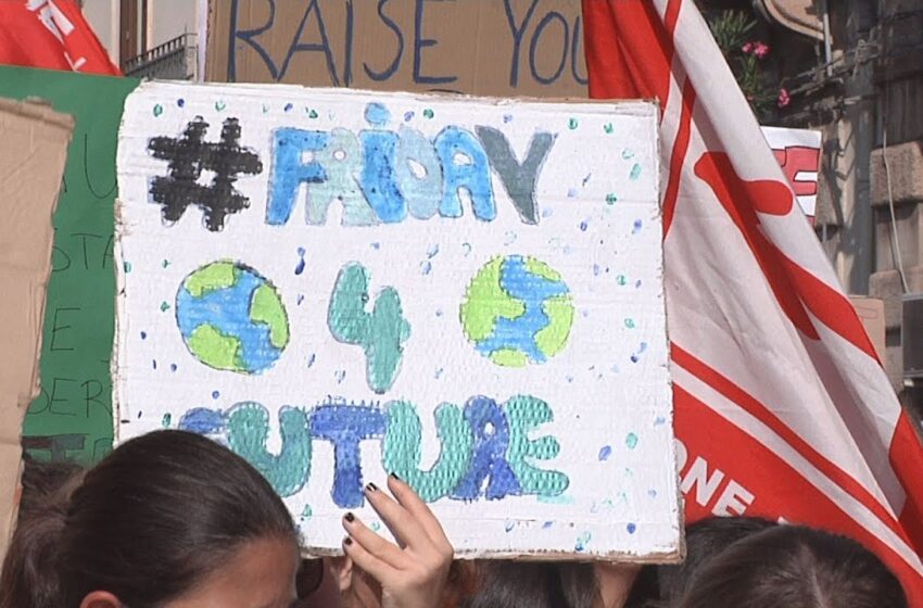  VIDEO. Fridays for Future, le immagini e le parole di chi è sceso in piazza a Siracusa