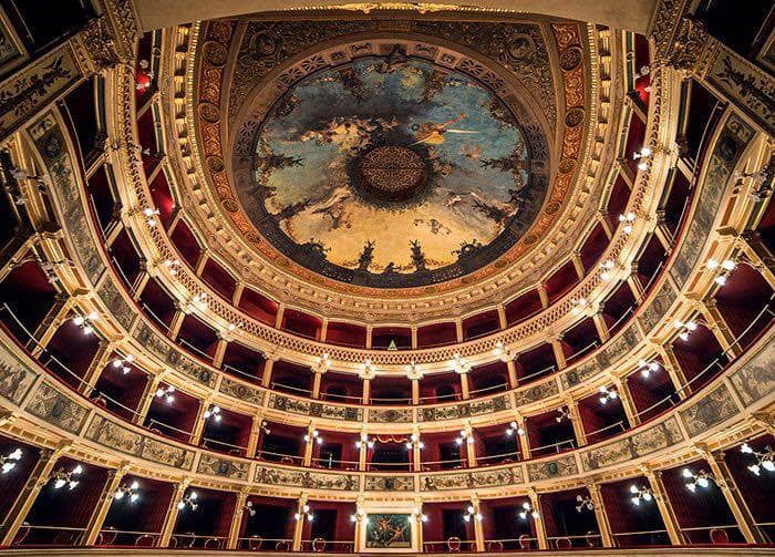  La proposta: “intitolare il Teatro Comunale a Sebastiano Lo Monaco”