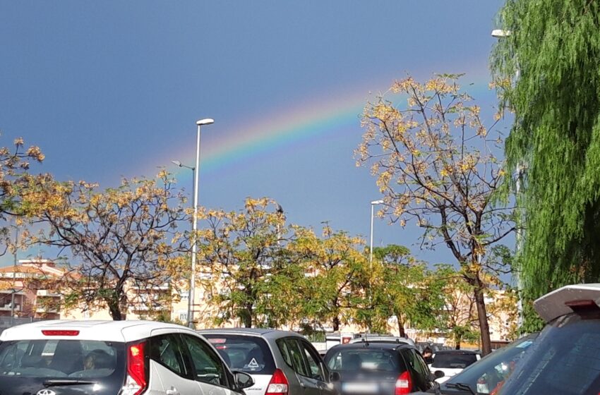  Pioggia e sole, tuoni e arcobaleno: bizzaria climatica nel siracusano