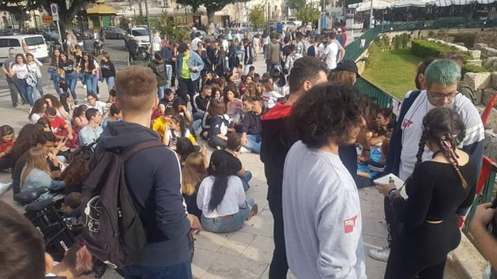  Siracusa. La protesta inascoltata dei ragazzi dell’Alberghiero e quello striscione d’accusa