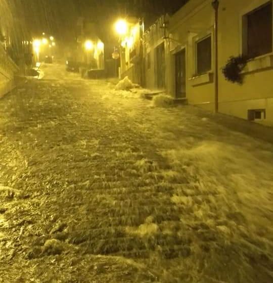  Maltempo, allerta rossa: a Canicattini Bagni bomba d’acqua nella notte