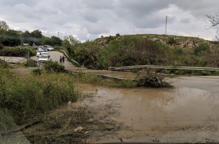 Augusta. Straripa il torrente Porcaria, isolati i residenti di contrada Gisira