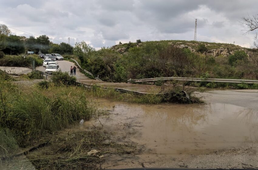  Augusta. Straripa il torrente Porcaria, isolati i residenti di contrada Gisira