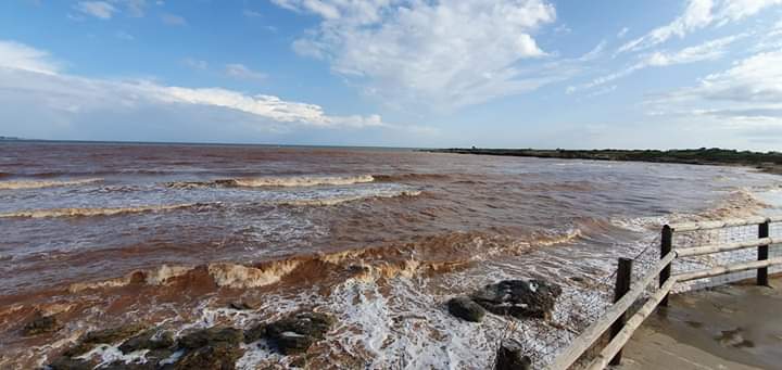  Siracusa. Il “mare rosso” dell’Arenella, la quiete dopo la tempesta: 100 mm di pioggia in 48 ore