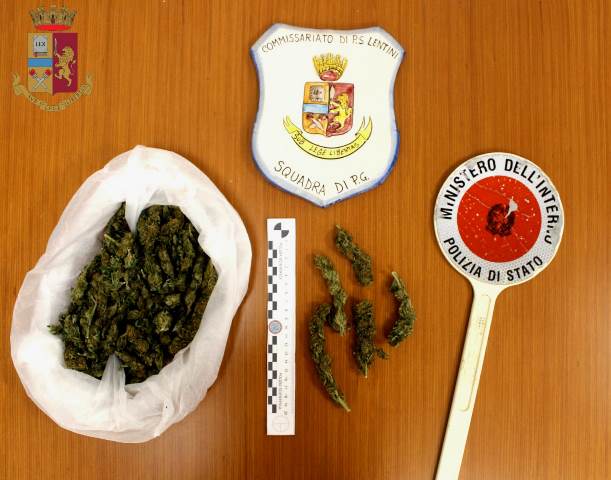  Oltre un etto di marijuana: denunciato 31enne, indaga la polizia