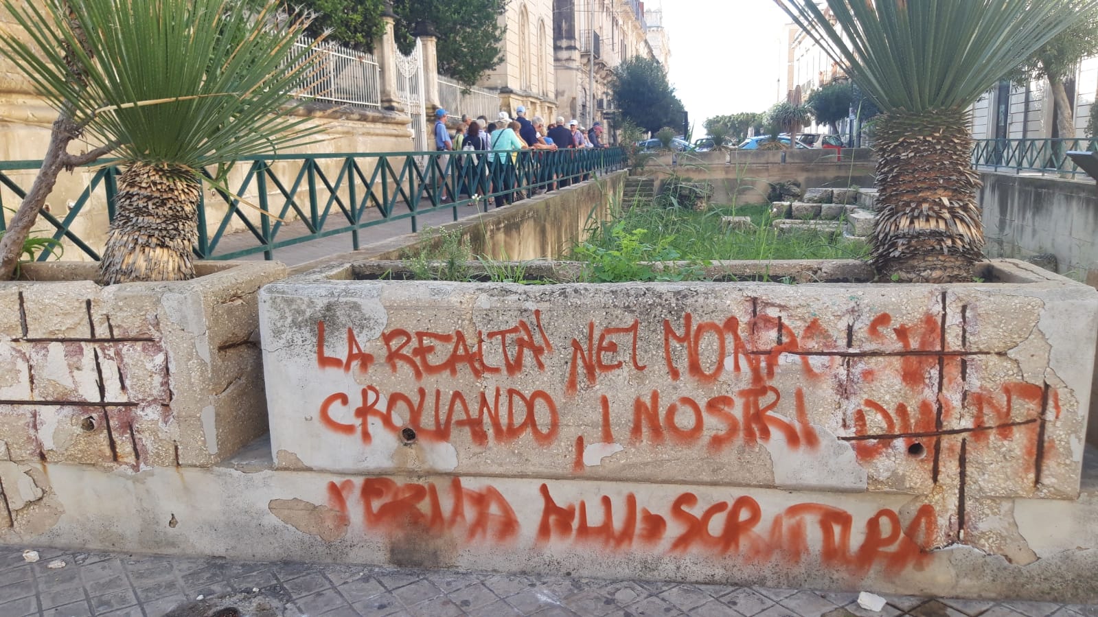 Siracusa. Imbrattata nella notte la Porta Urbica, unica testimonianza