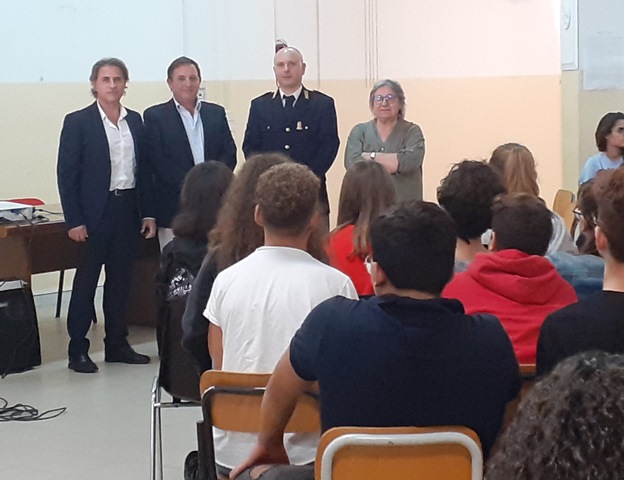 La Polizia al Quintiliano di Siracusa, incontro con gli studenti per parlare di legalità