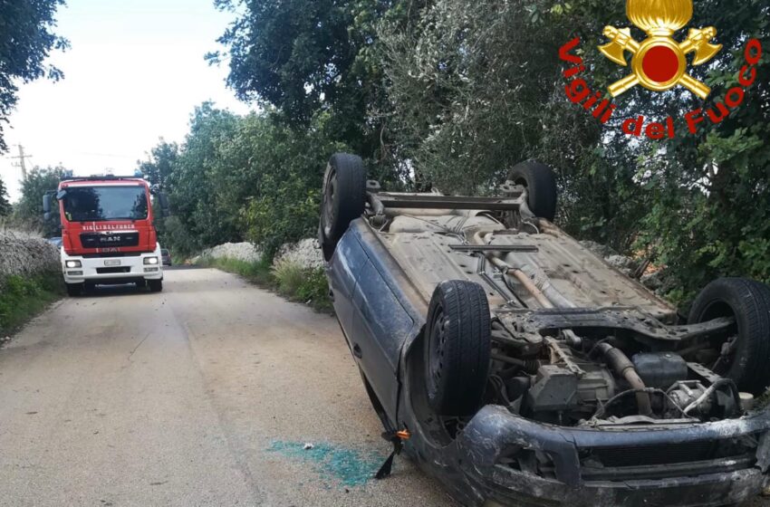  Auto contro muretto e si ribalta: incidente sulla sp38, tutti illesi