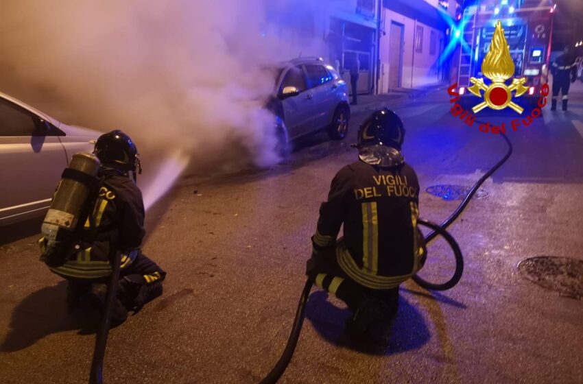  Priolo. Distrutta dalle fiamme l’auto dell’assessore Margagliotti. “Brutto segnale”
