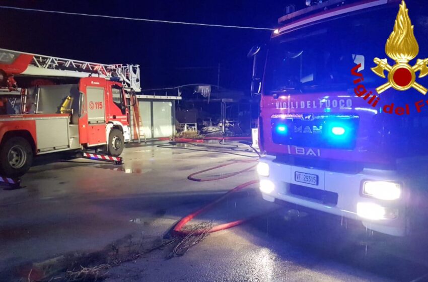  Siracusa. Fiamme in una casa diroccata di Ortigia, indaga la Polizia