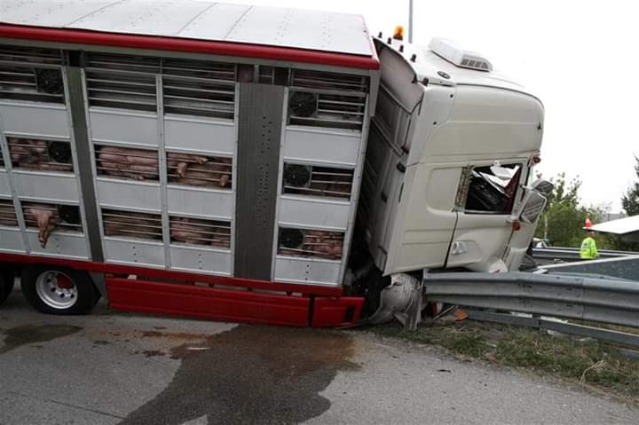 Incidente nei pressi della (ex) Barriera di Cassibile: autocarro perde una ruota