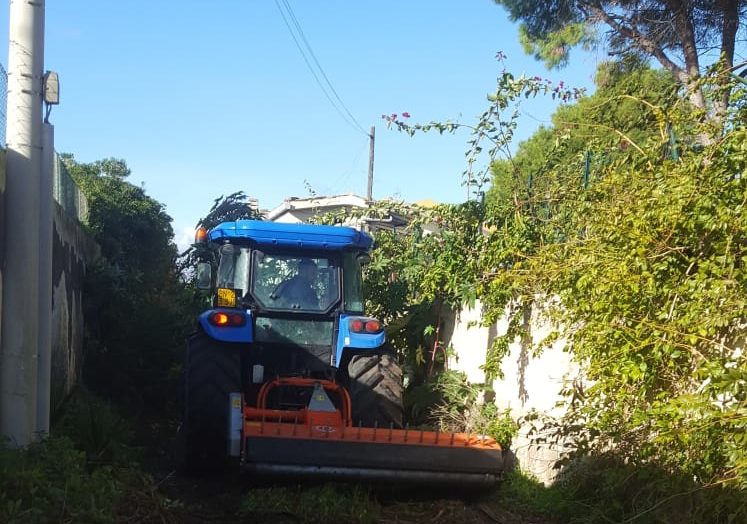  Siracusa. Diserbo in città: mezzi in azione da via Monti a via Barresi