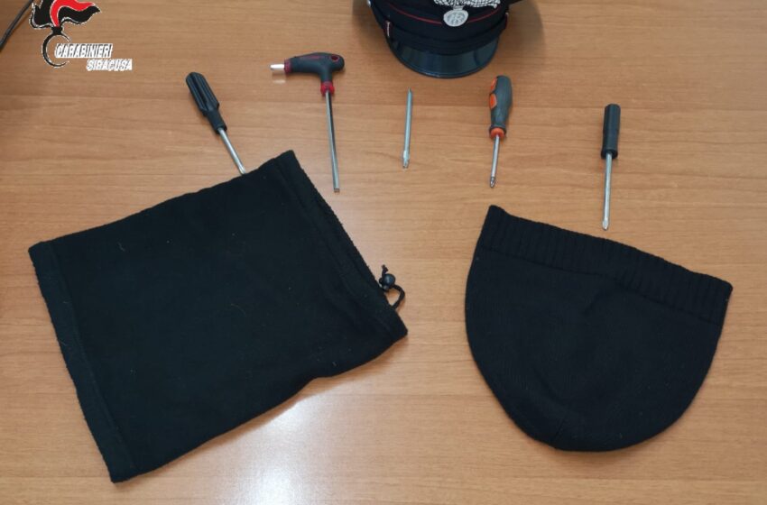  Floridia. In auto con oggetti atti allo scasso, denunciato 47enne