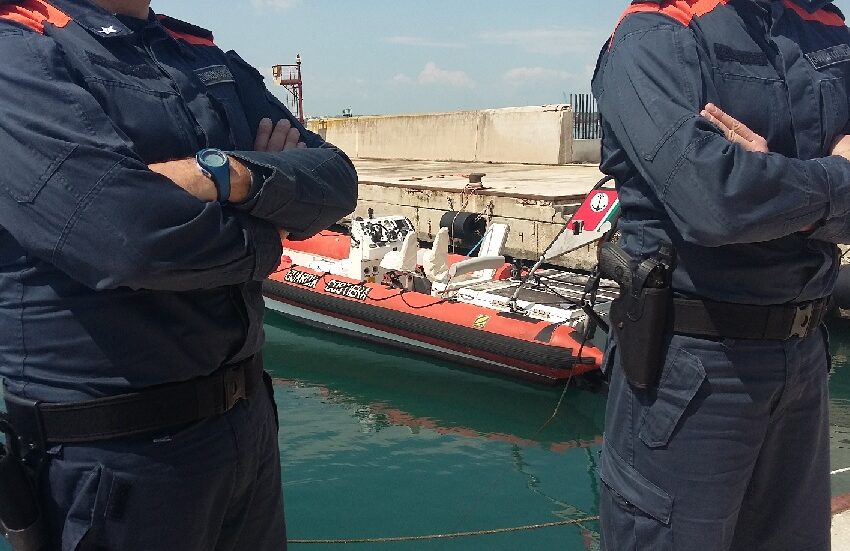  Augusta. Rete da posta sequestrata nel porto, pescatori multati: 1.000 euro