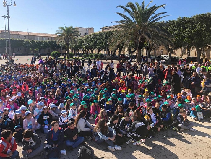  Siracusa. Festa colorata in piazza Santa Lucia per la Marcia dei Diritti dei Bambini