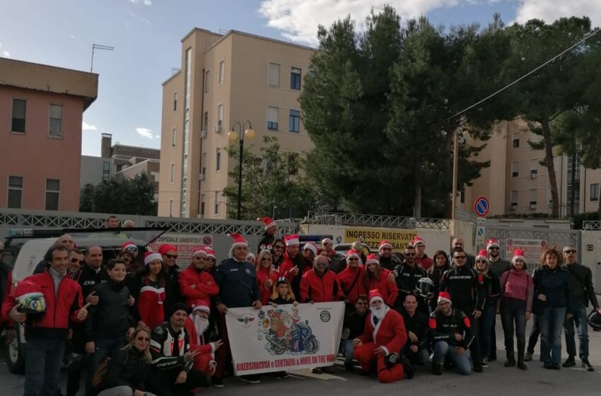 Il Natale di centauri e ninfe: corteo in moto e doni ai bimbi di Pediatria e alla Croce Rossa