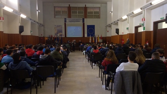  Siracusa. Legalità a scuola, incontro al Fermi con gli agenti della Questura