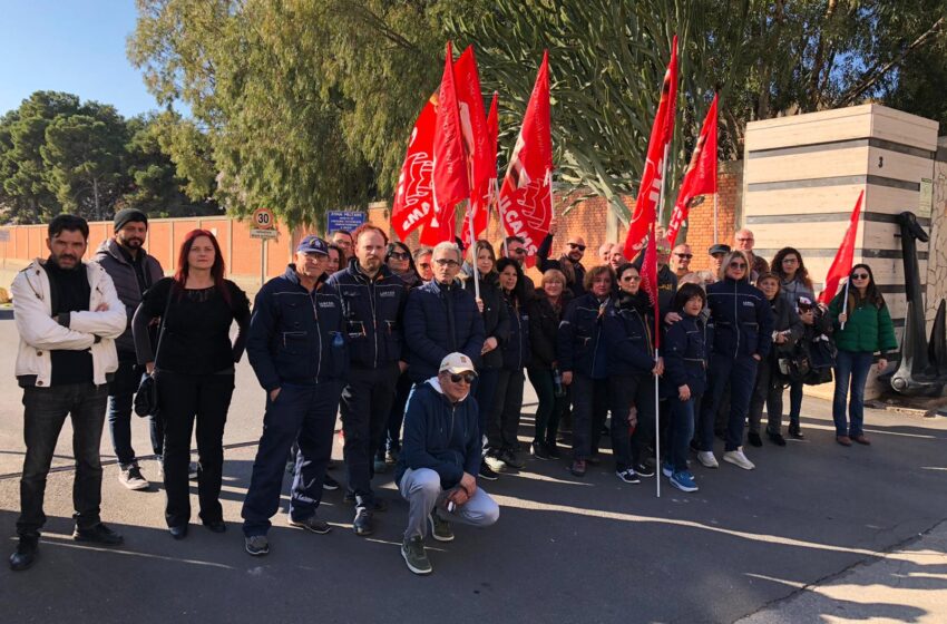 Marina Militare, fine appalto pulizie: 70 licenziati, presidio ad Augusta