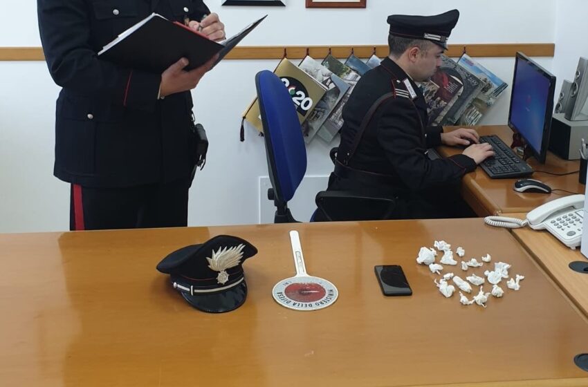  Ferla. Marijuana nascosta in un casolare abbandonato, 23enne ai domiciliari