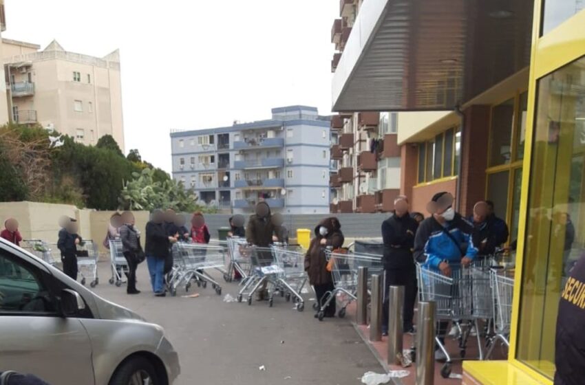  Siracusa e il primo giorno da "zona protetta": in fila ai supermercati