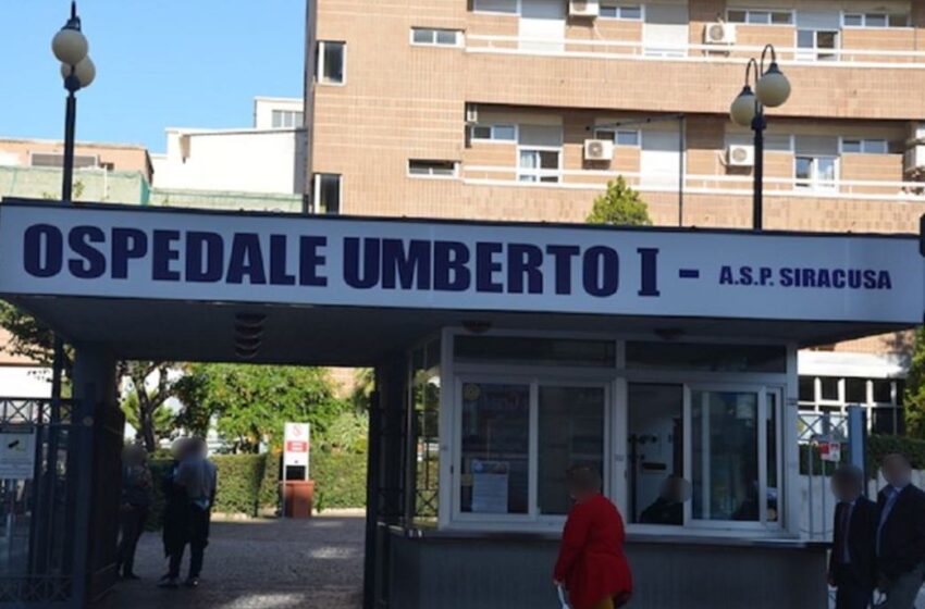  Siracusa. Sanità, sit-in davanti all'ospedale: "Turni massacranti e niente turn over"