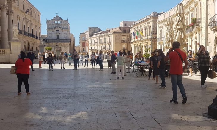  Siracusa. Ideal Service, prospettiva cassa integrazione: protesta in piazza Duomo
