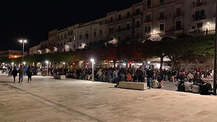  Siracusa. Movida senza regole, giro di vite: i locali chiudono all'una di notte