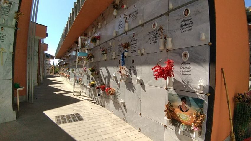  Siracusa. Furti al cimitero durante il lockdown: "Rubati i lumini a batteria"