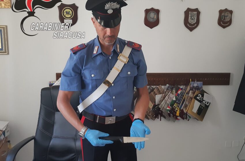  Paura a Noto, minaccia con un coltello l'ex e i carabinieri: arrestato