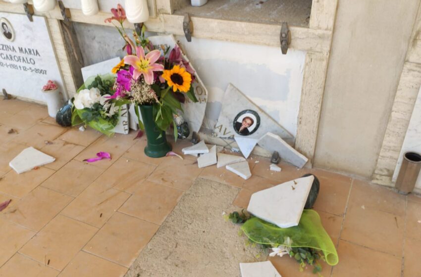 Siracusa. Ancora profanazioni al cimitero: ignoti frantumano due lapidi