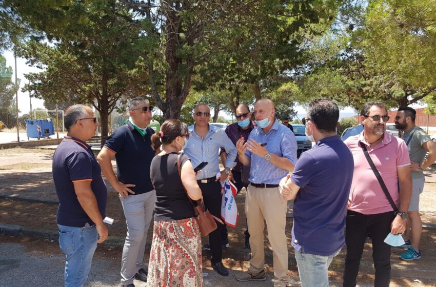 Sit-in davanti al carcere di Brucoli, gli agenti penitenziari: "Violato il contratto, condizioni insopportabili"