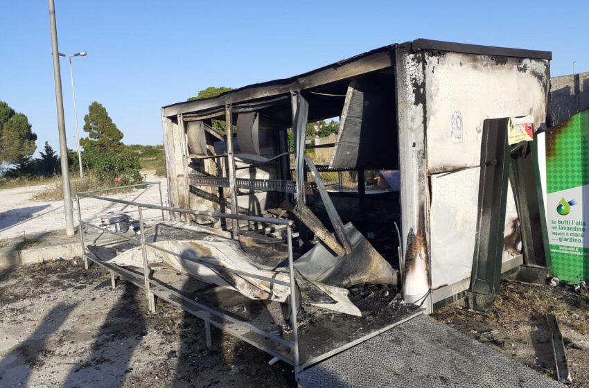 In fiamme l'isola ecologica di Testa dell'Acqua (Noto): "atto che lascia perplessi"