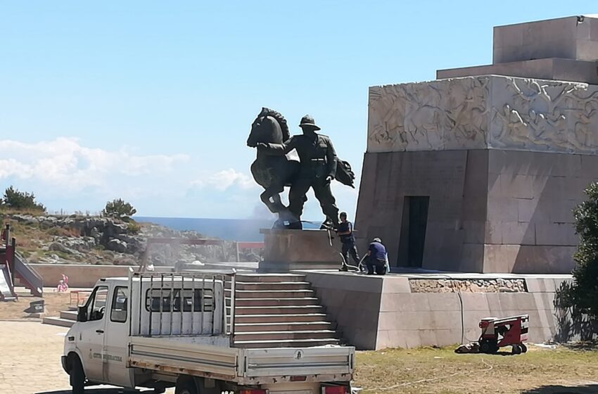  Siracusa. Festa della Repubblica, celebrazioni al Monumento ai Caduti: area ripulita