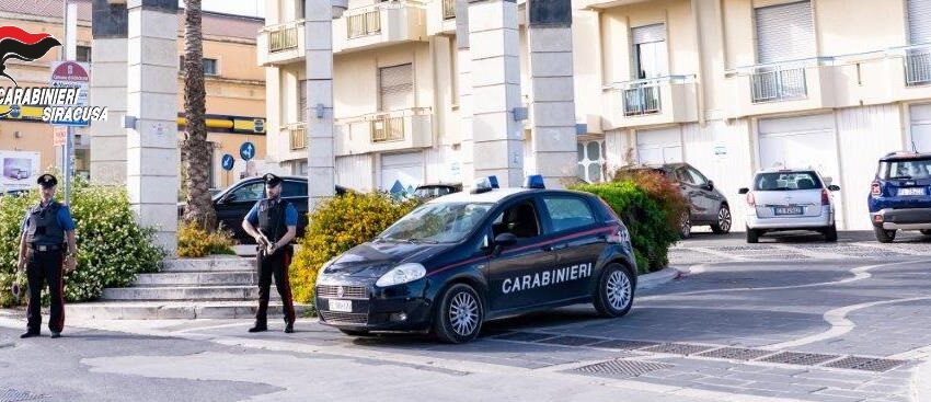  Scappa dai Carabinieri ma si ribalta con l'auto nella corsa: arrestato 47enne netino