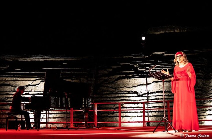  Siracusa. Lunetta Savino conquista il Teatro Greco: lunghi applausi, intensa "Da Medea a Medea"