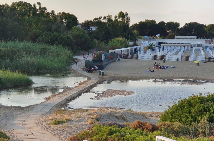  Siracusa. Che ci fa uno stagno a due passi dalla spiaggia libera Arenella? "L'acqua bolle"