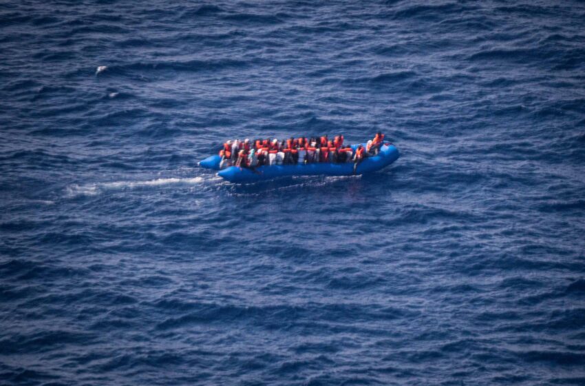  Natante di migranti nelle acque antistati il Monumento ai Caduti, sbarco imprevisto
